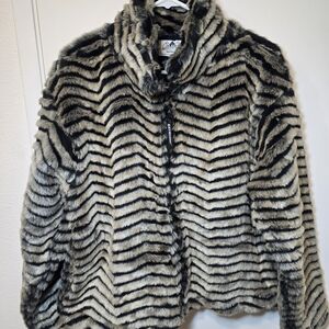 Vintage Black Mountain Outdoor Faux Fur Jacket Size LARGE